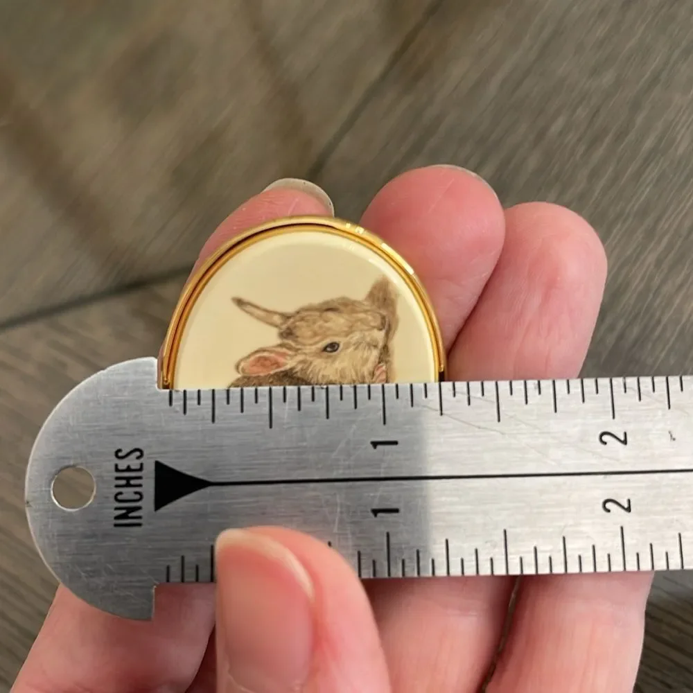 VINTAGE MFA: MUSEUM of FINE ARTS SCRIMSHAW BUNNY RABBIT GOLD-TONE PIN or BROOCH